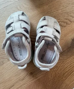 sandaler