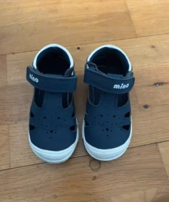 Sandaler med stängd tå