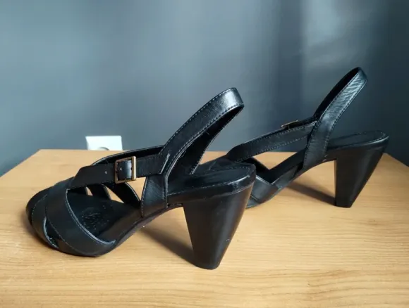 Sandały skórzane Clarks rozmiar 40