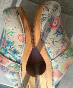 🌺Sanita nowe skórzane piękne zdrowotne trepy drewniaki z paskiem wyjątowy kwiatowy wzór r.37/38