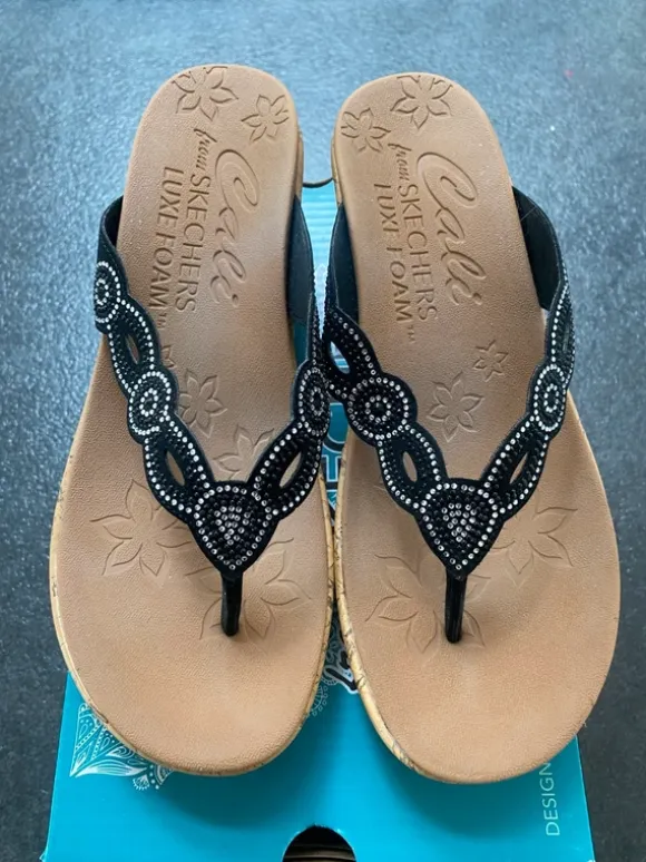 Sketchers flip flops med kilehæl