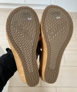 Sketchers flip flops med kilehæl
