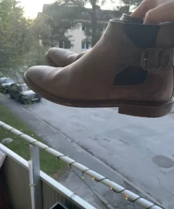 Skin Chelsea boots