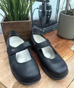 Sko med stöd för hålfoten