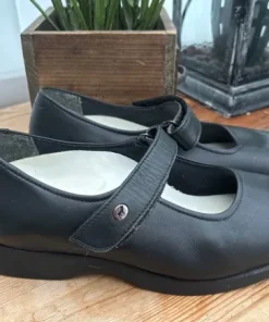 Sko med stöd för hålfoten