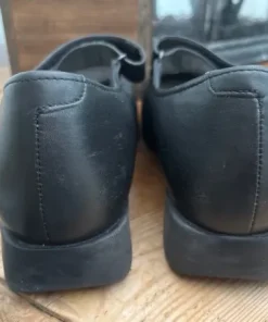 Sko med stöd för hålfoten