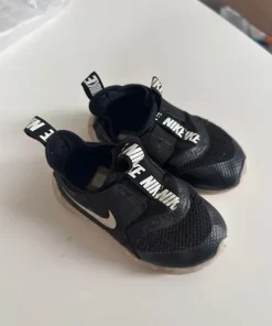 Skor Adidas