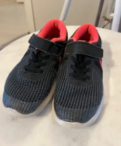 Skor från Nike strl 31