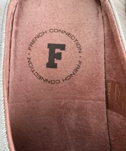 Skor, slip in, French Connection, mycket bra skick.