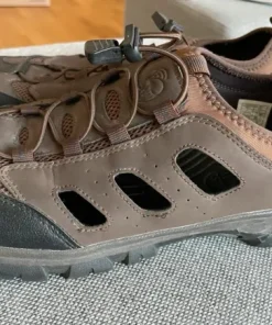 Skor storlek 45