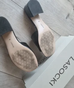 Skórzane klapki Lasocki