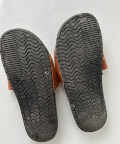 Slides med brun rem, strl 43