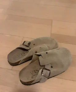 Slippers i ruskind