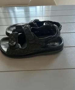 Smart sort sandal