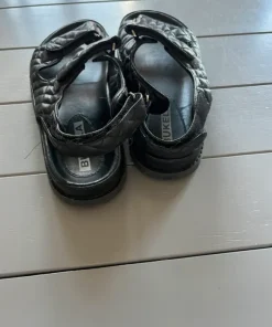 Smart sort sandal