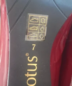 Smukke vinrøde Lotus lakpumper – Str. 40,5