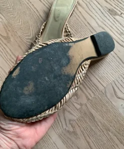 Smukkeste sko guld farvet flet