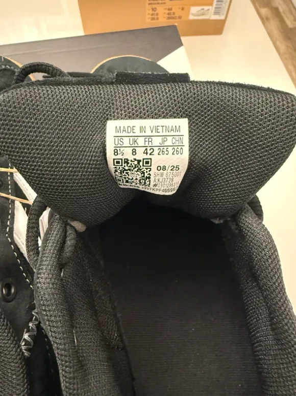 Sneakers