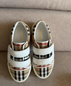 Sneakersy Burberry rozm. 28