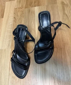 Sommarsandaler svarta