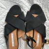 Sorte sandaler
