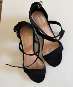 Sorte sandaler