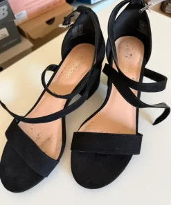 Sorte sandaler