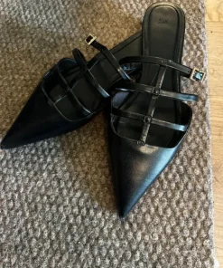 Spetsiga sandaler
