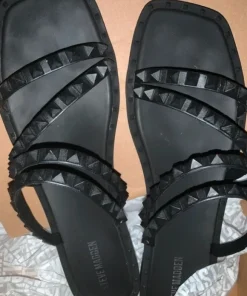 Steve madden nitar svarta tofflor sandaler nitar Steve Madden