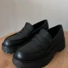 Stradivariuksen loafersit