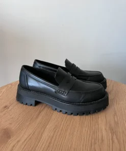 Stradivariuksen loafersit