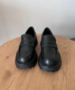 Stradivariuksen loafersit