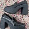 Svarta lackade loafers med platåsula