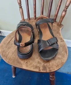 Svarta läder sandaler