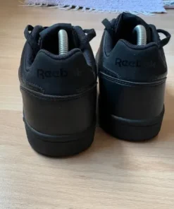 Svarta Reebok, 42