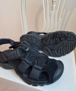 Svarta sandaler
