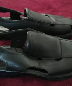 Svarta skinn sandaler stl 43