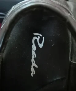 Svarta skinn sandaler stl 43