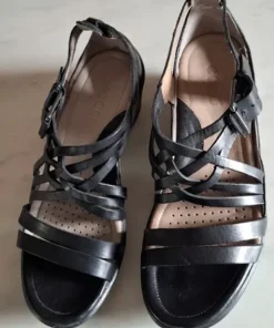 Svarta sommarskor/sandaler stl 37