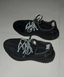 Svarta Yeezys