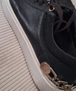 Tommy Hilfiger lædersneakers med guldkæde – Str. 40