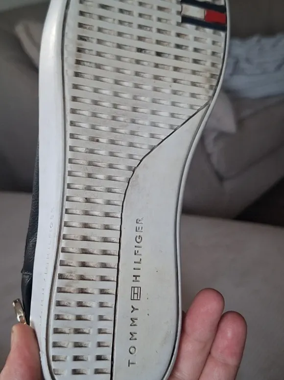 Tommy Hilfiger lædersneakers med guldkæde – Str. 40