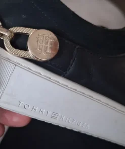 Tommy Hilfiger lædersneakers med guldkæde – Str. 40