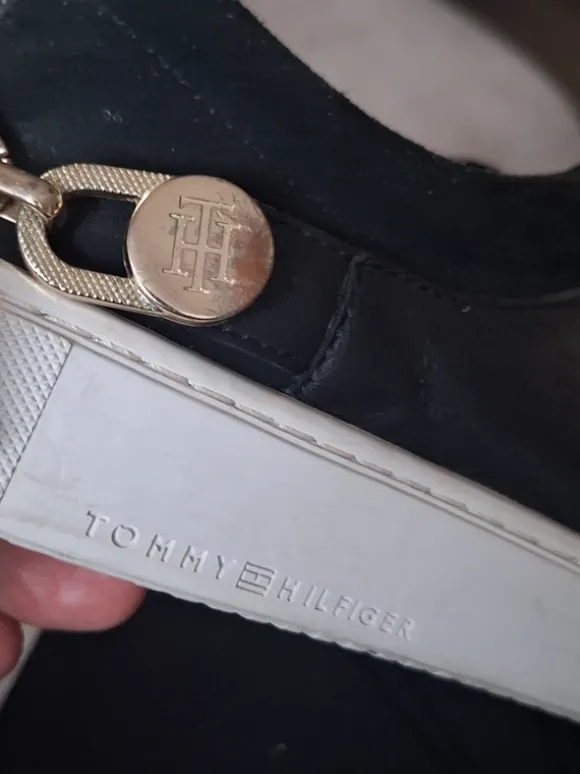 Tommy Hilfiger lædersneakers med guldkæde – Str. 40