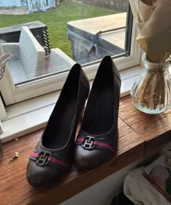 Tommy Hilfiger med hæl
