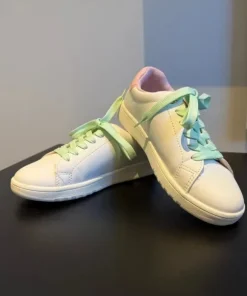 👟🌸Tommy Hilfiger sneakers – Storlek 33
