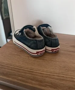 Trampki Levi’s 25