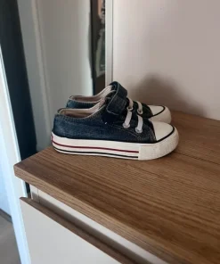 Trampki Levi’s 25