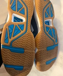 Träningsskor strl 45 från Adidas