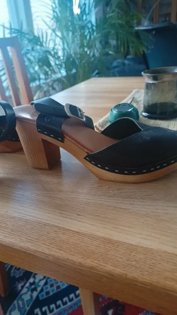 Träskor med klack 7-8 cm.ovandidan läder 150kr